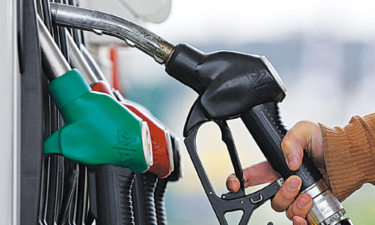 پیٹرول اور ڈیزل کی قیمت برقرار، حکومت نے مٹی کا تیل اور لائٹ ڈیزل سستا کردیا